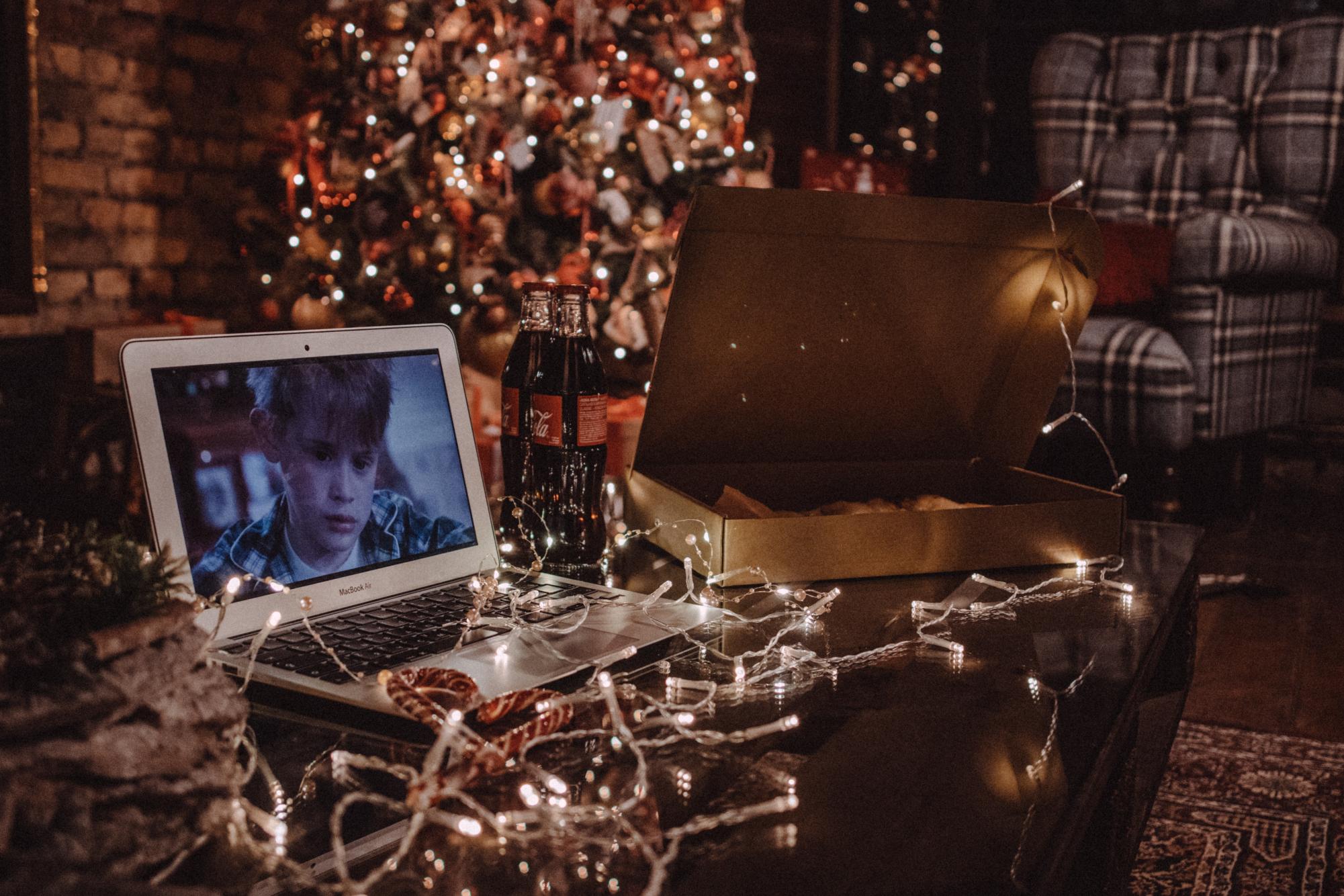 top-10-holiday-movies-the-colonial